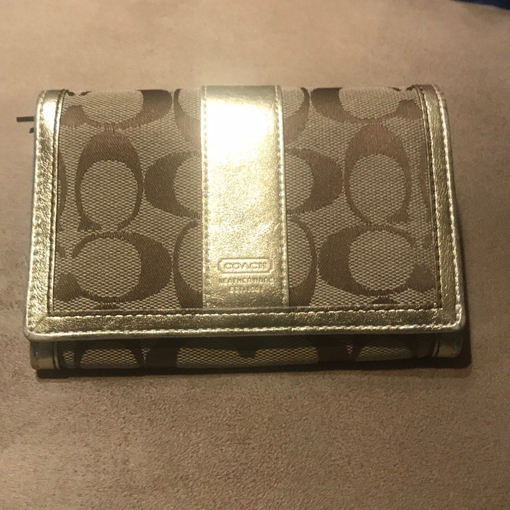 Authentic Coach Wallet gold leather Trim